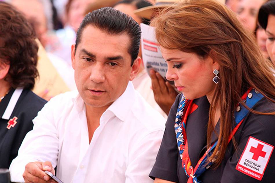 Detienen a los Abarca en el DF; declaran en la SEIDO