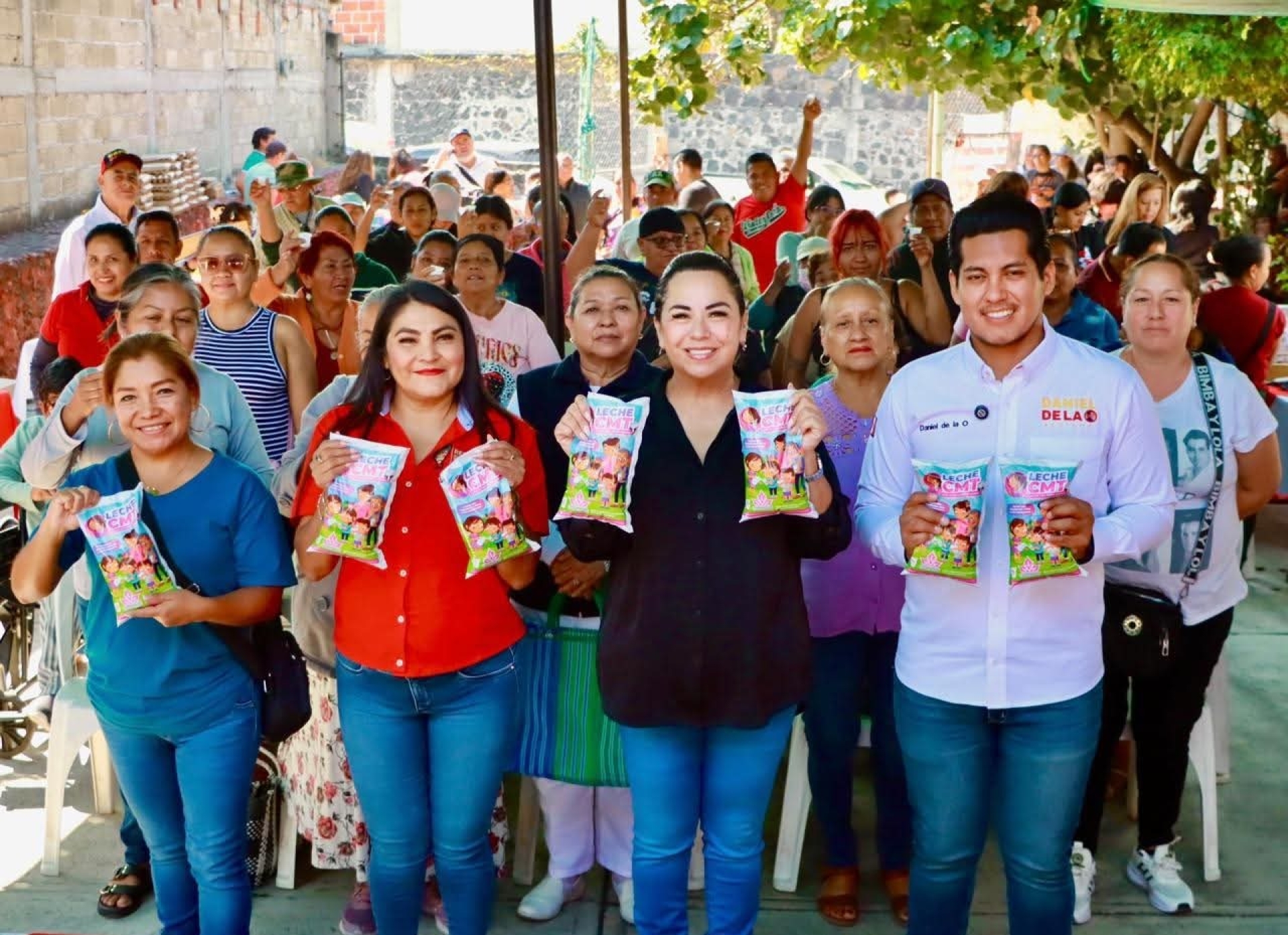 Tania Valentina Rodríguez lleva 'Mercadito' a colonias de Yautepec