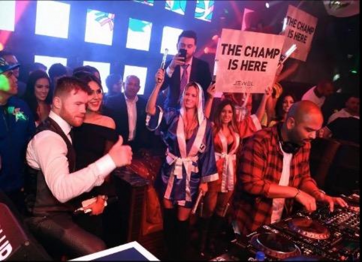 Tras humillar a Cháves Jr. el "Canelo" se fue de mega fiesta en Las Vegas