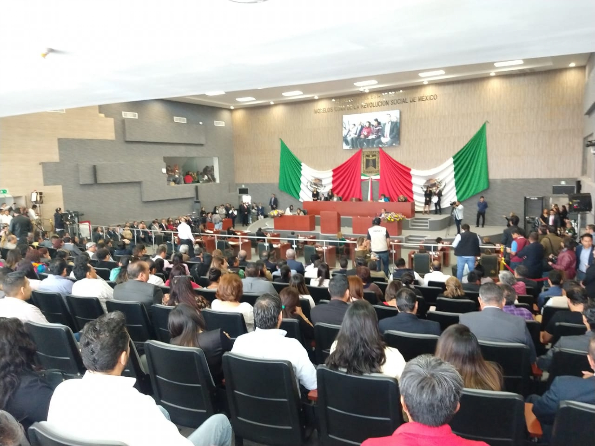 Legisladores abren nuevo periodo ordinario, en sesión solemne