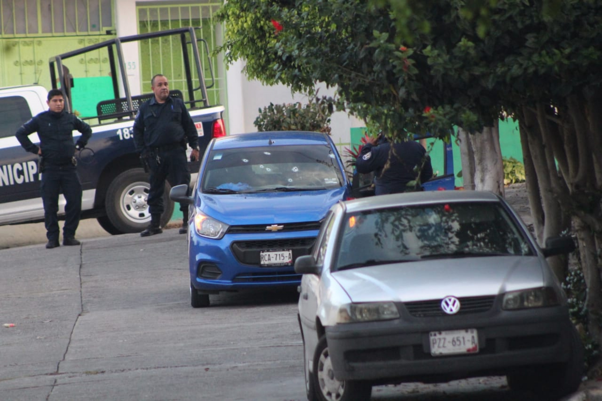 Hieren a tiros a tres hombres en las colonias Sacatierra y Tulipanes