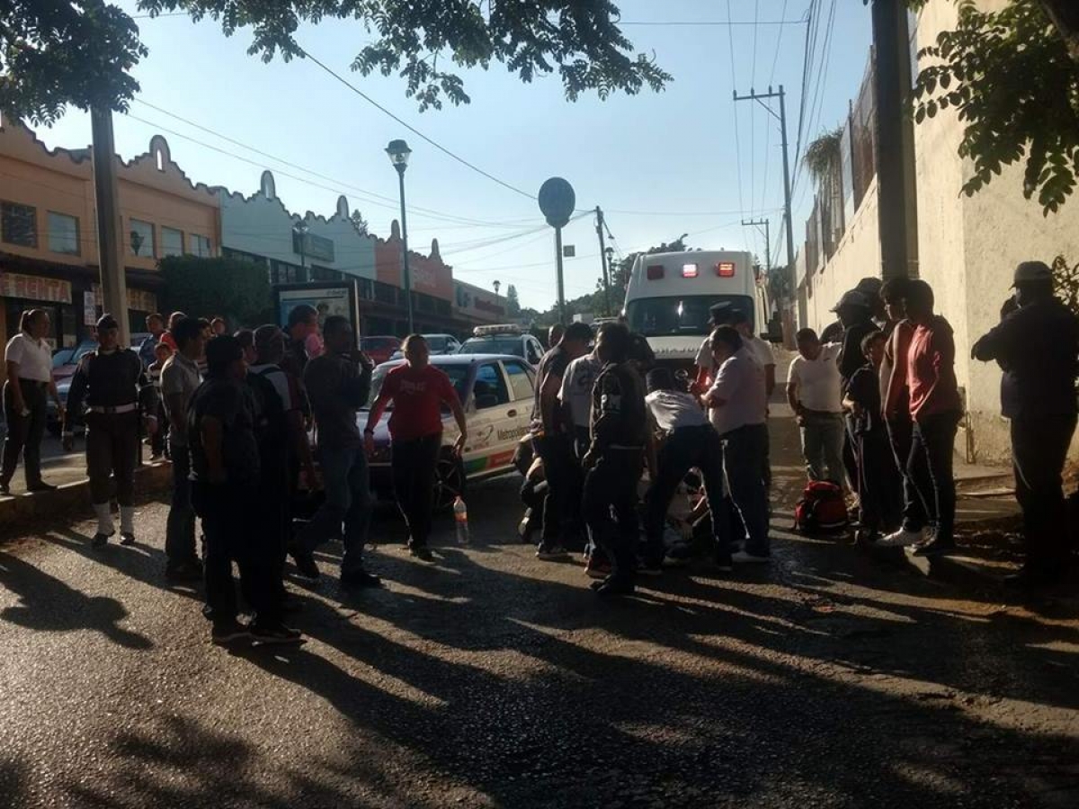 Atropella a adolescente taxi en Av. San Diego