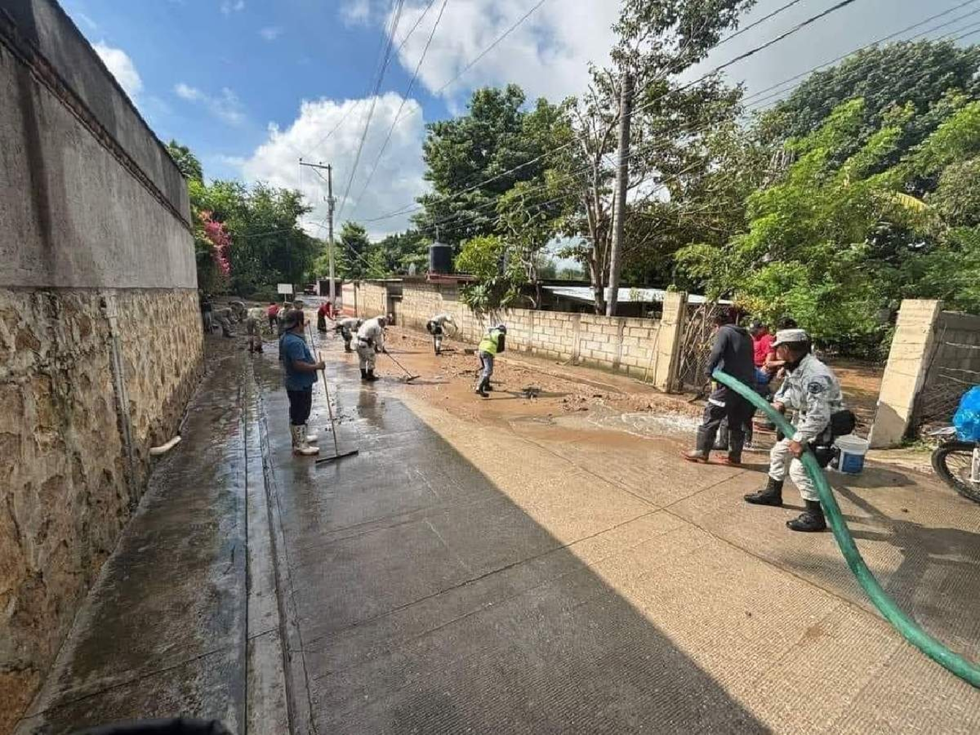 Continúan labores de limpieza en zonas afectadas de la región sur