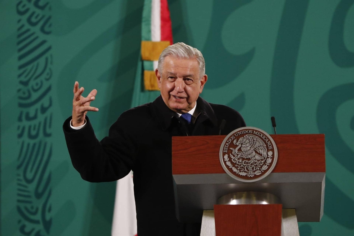 AMLO defiende "blindaje" de obras de la 4T, asegura que es para “agilizar trámites”