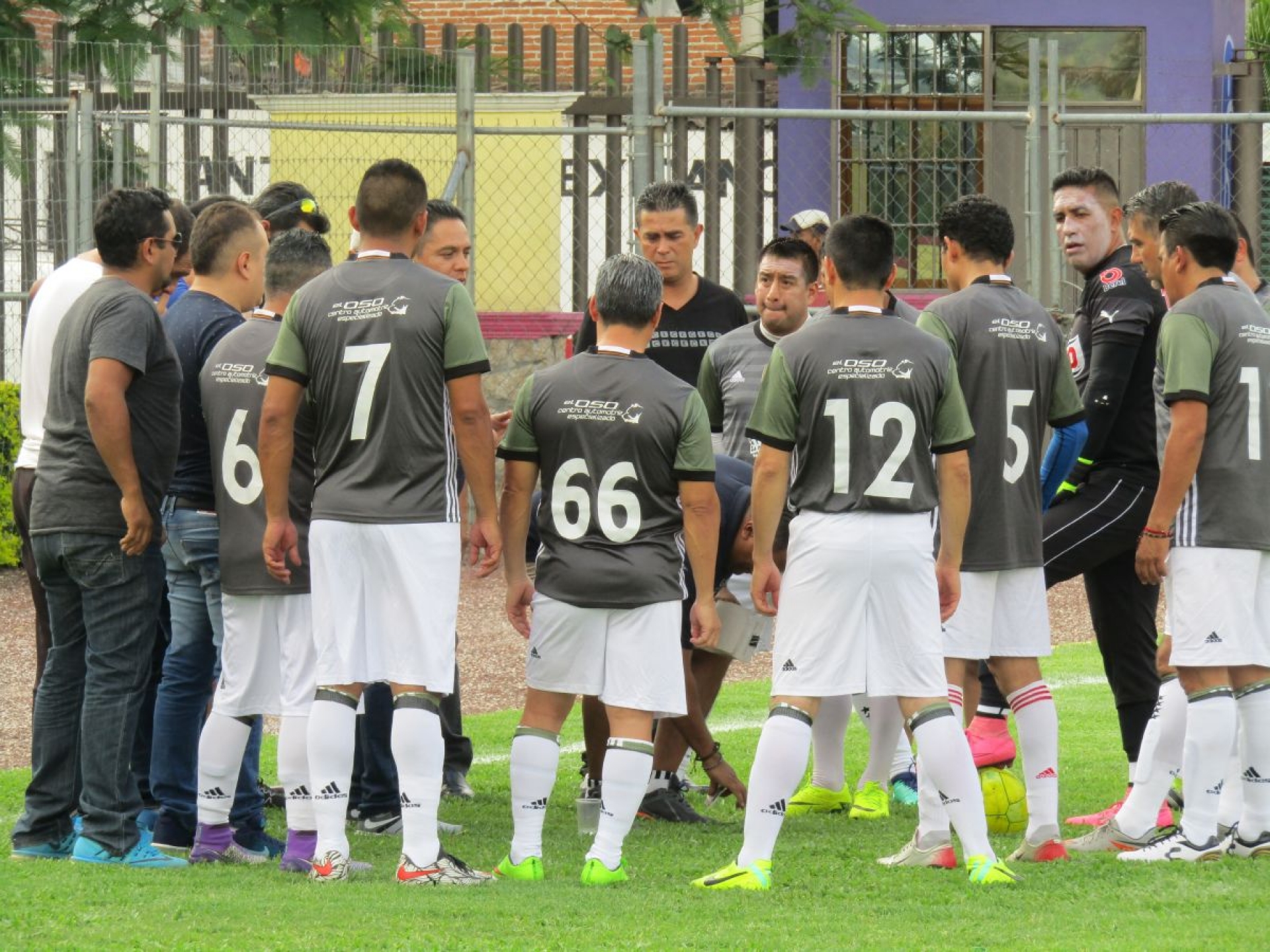 Chirris Grupo Hans va por los tres puntos