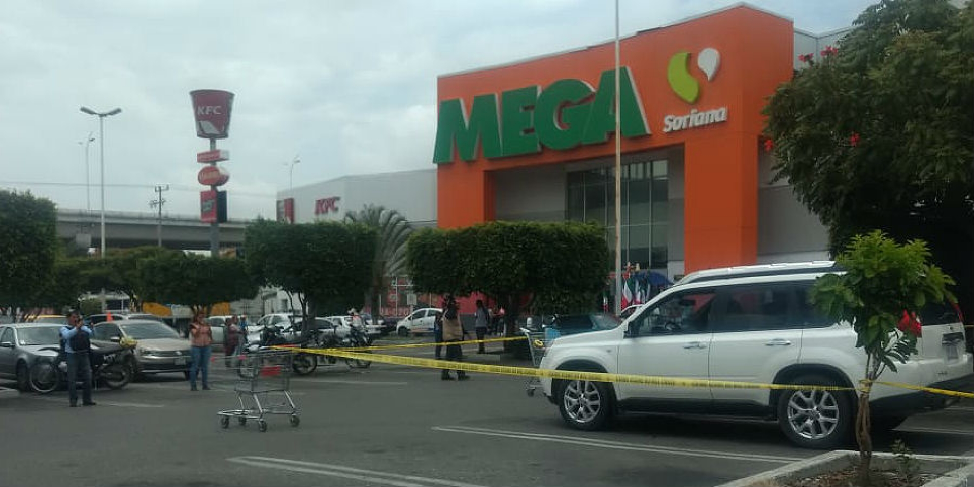 Lesionan a mujer al intentar robarle camioneta