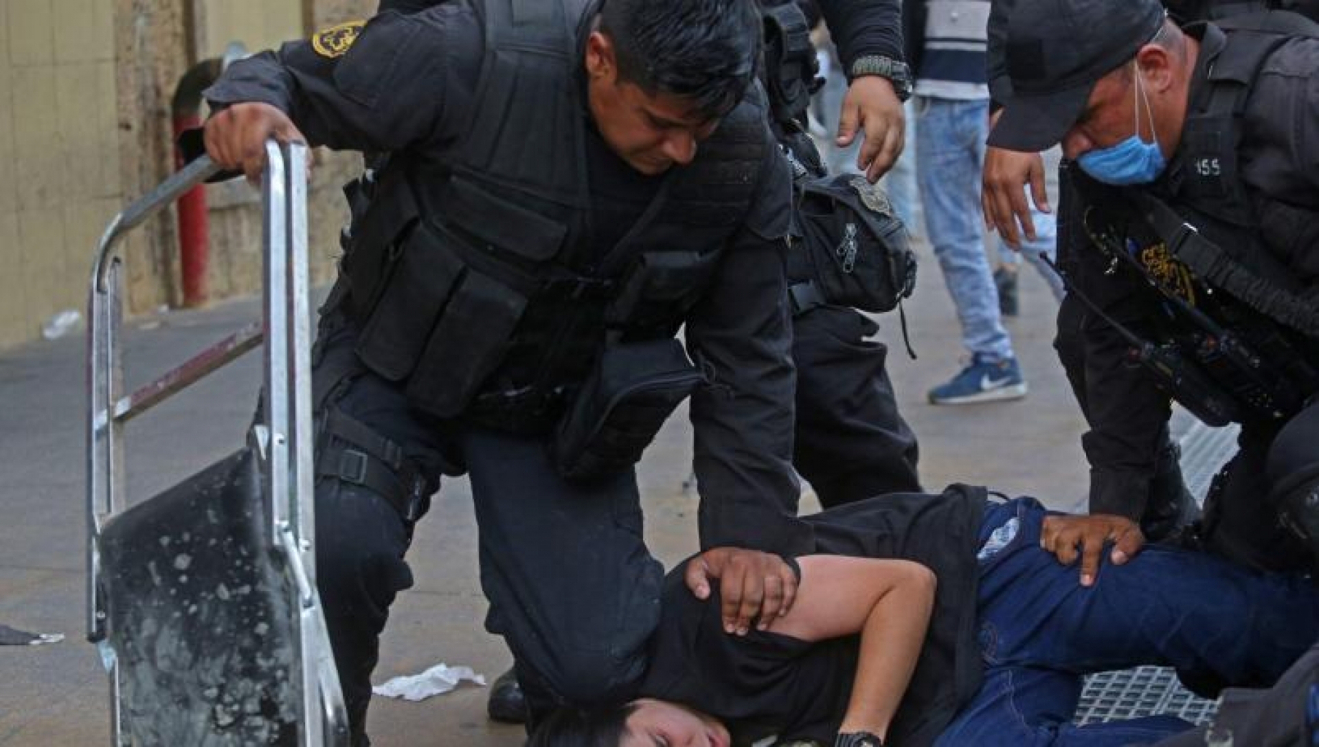 Detienen a 3 policías por muerte de Giovanni López en Jalisco