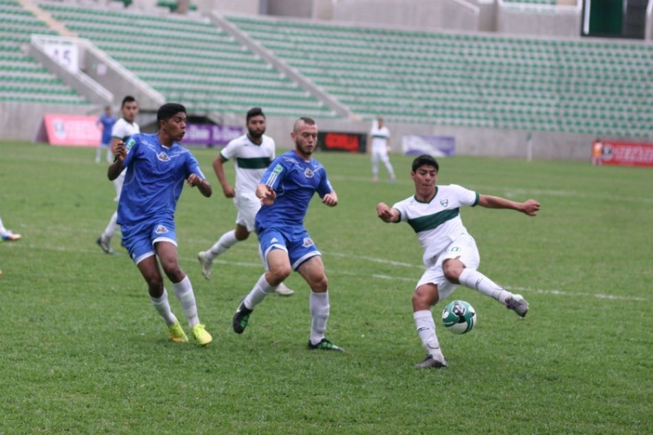 Javier Cruz responde con goles