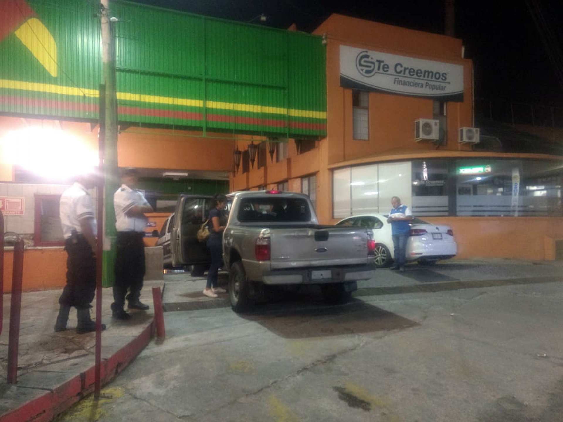 Encuentran cadáver en el estacionamiento de plaza Chapultepec