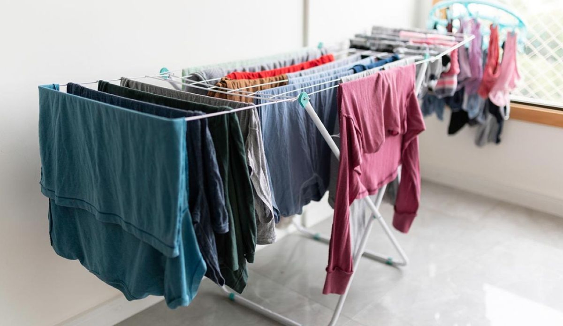Trucos para secar ropa rápido durante lluvia o humedad en casa