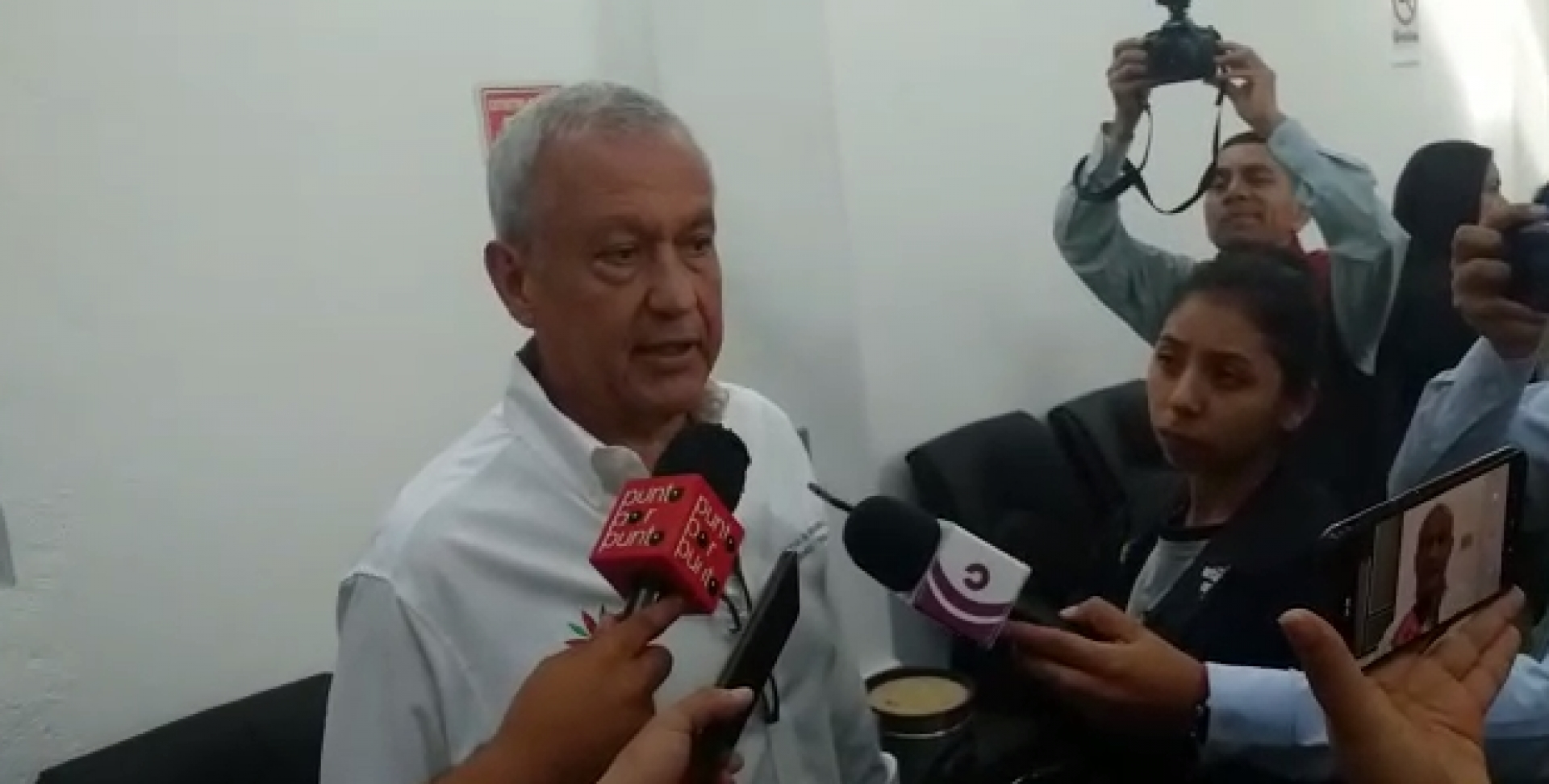 Lamenta Andrés Remis desalojo de productores de flor de nochebuena de plaza de armas
