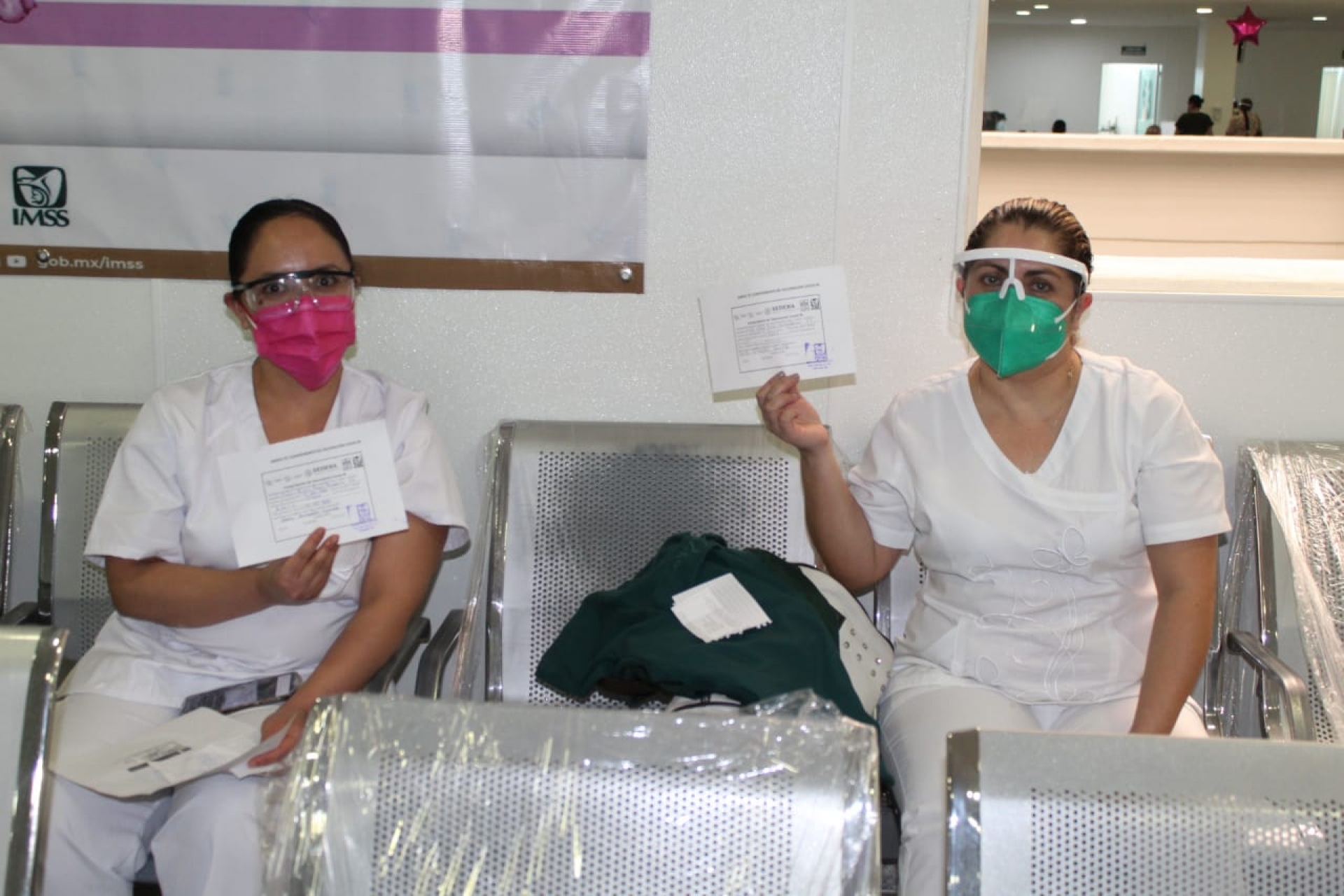 Inició IMSS Morelos vacunación contra covid-19 a personal de salud