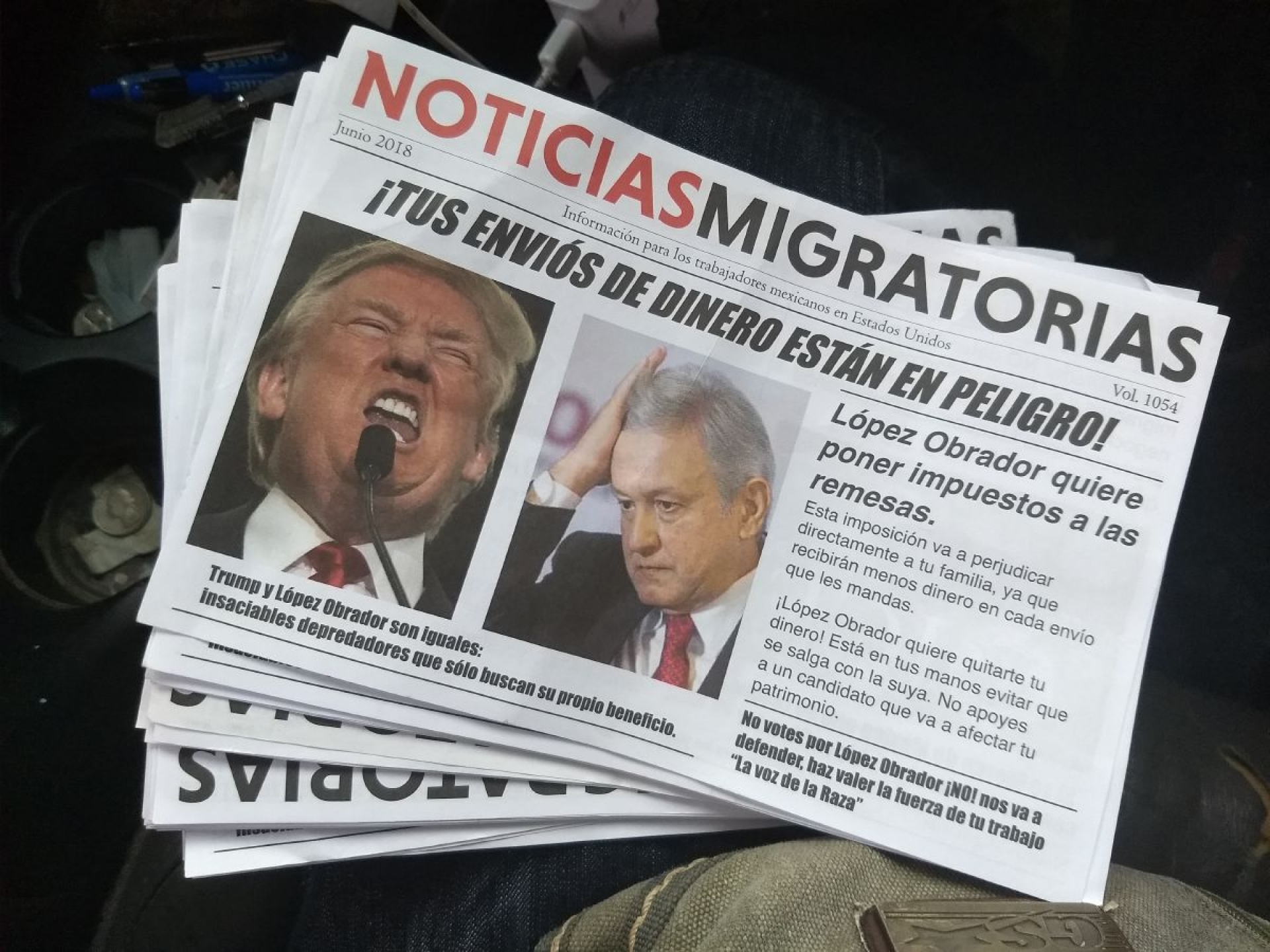 A escasos días de las elecciones en México reparten en Chicago BOLANTES O VOLANTES contra AMLO