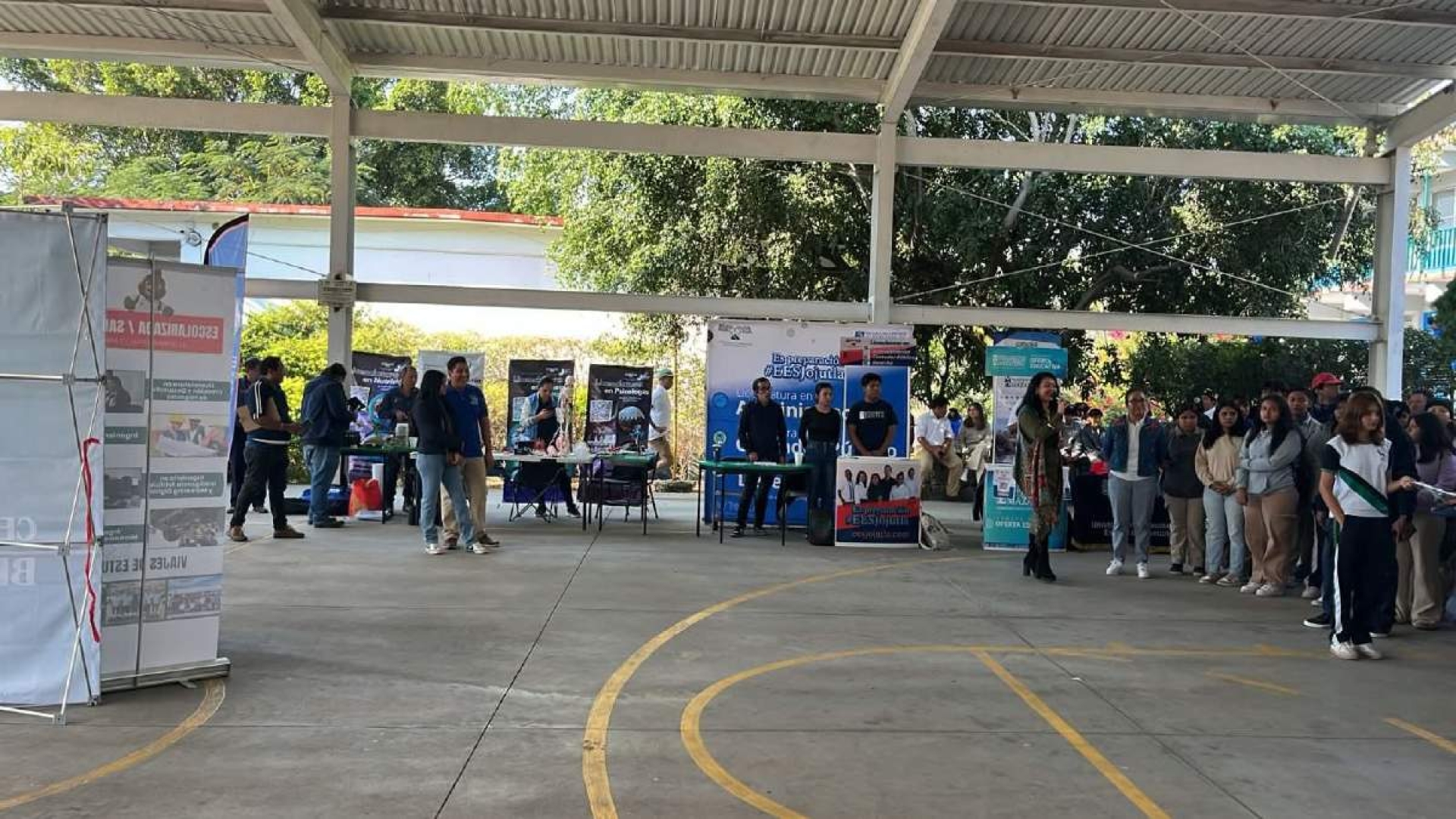 Realizan Expo Profesiográfica 2025 en el CBTa 194