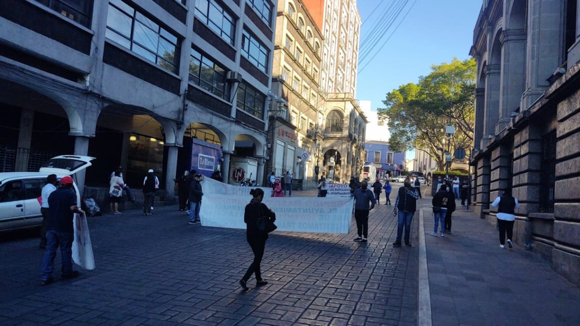 Se manifiestan ex trabajadores del ayuntamiento capitalino