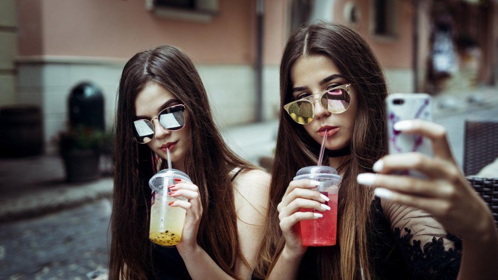 Poses que nunca debes intentar en tus 'selfies'