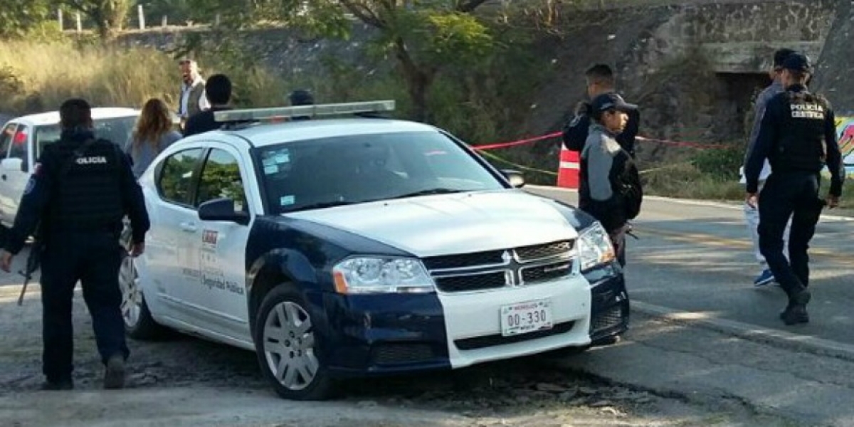 Hallan a un hombre muerto en la carretera Puente de Ixtla-Amacuzac; era policía