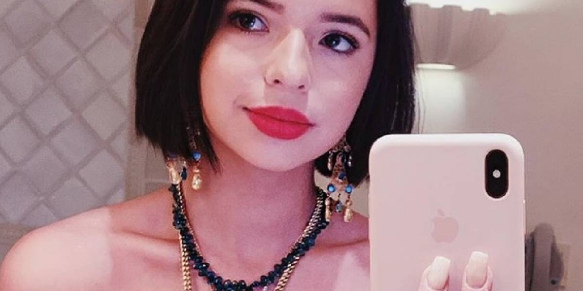 Ángela Aguilar impacta con un sencillo vestido vintage que amarás