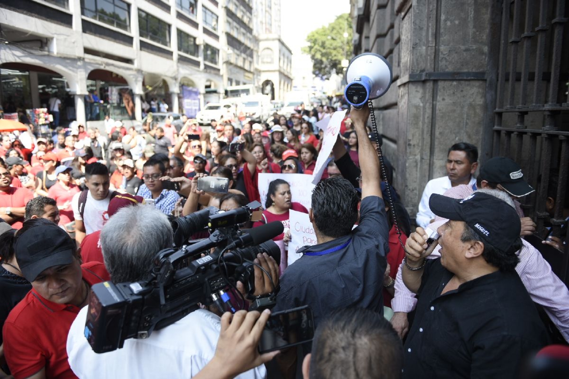 Trabajadores de la Fiscalía suspenden su paro de labores