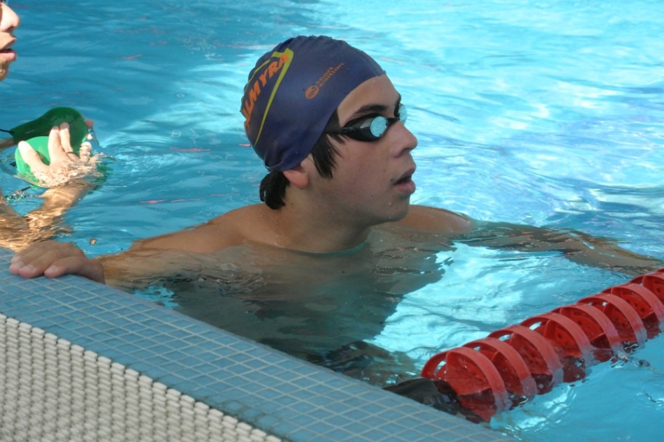 Sube Ricardo Vargas al podio del Gran Prix de natación