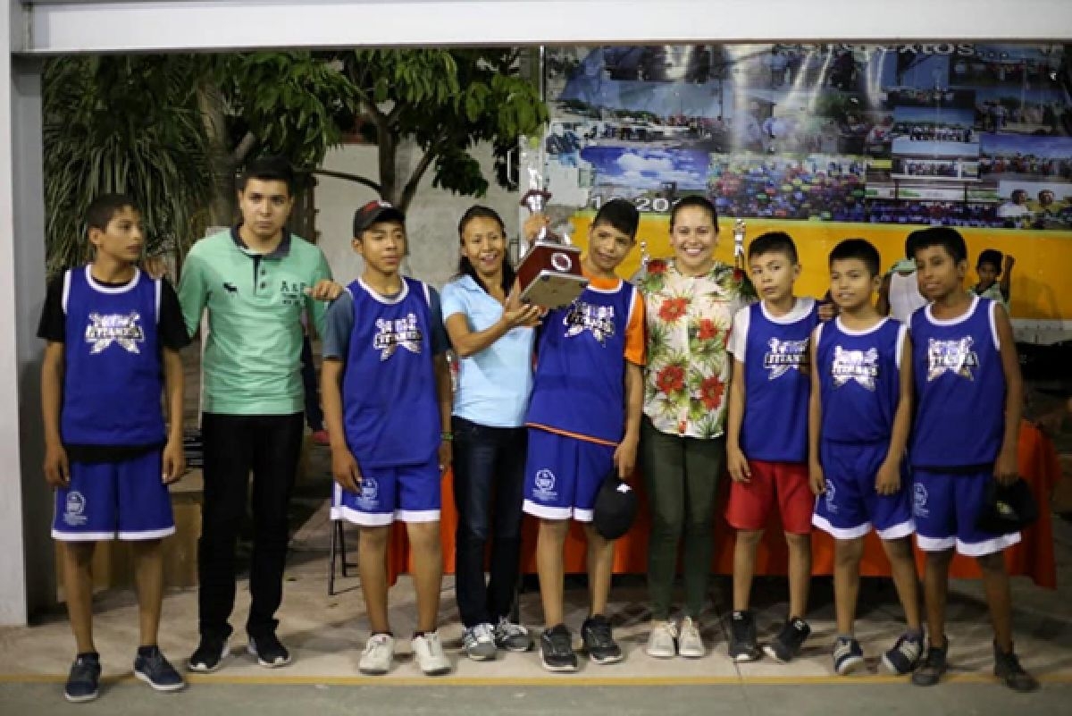 Realizan torneo de básquetbol en Axochiapan