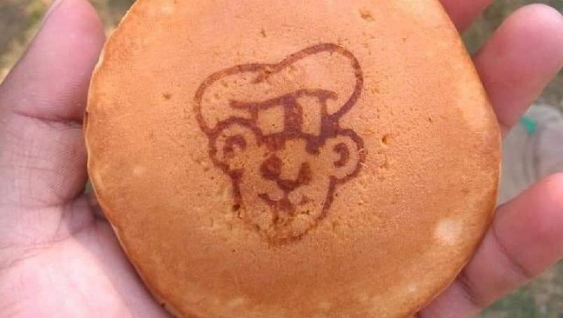 Osito Bimbo no se quiere ir y reaparece en un Hot Cake