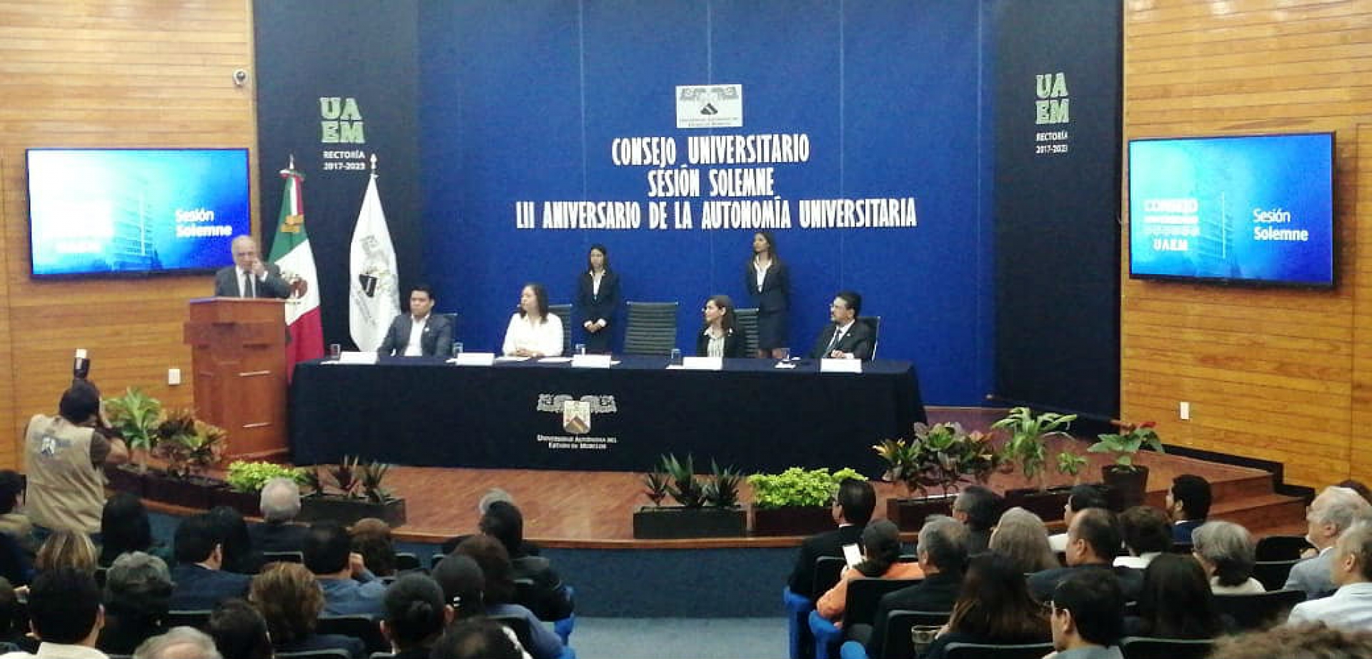 Conmemora UAEM 52 aniversario de autonomía universitaria