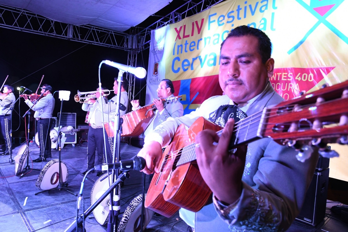 La música vernácula hizo vibrar el séptimo día del XLIV Festival Internacional Cervantino en Cuautla
