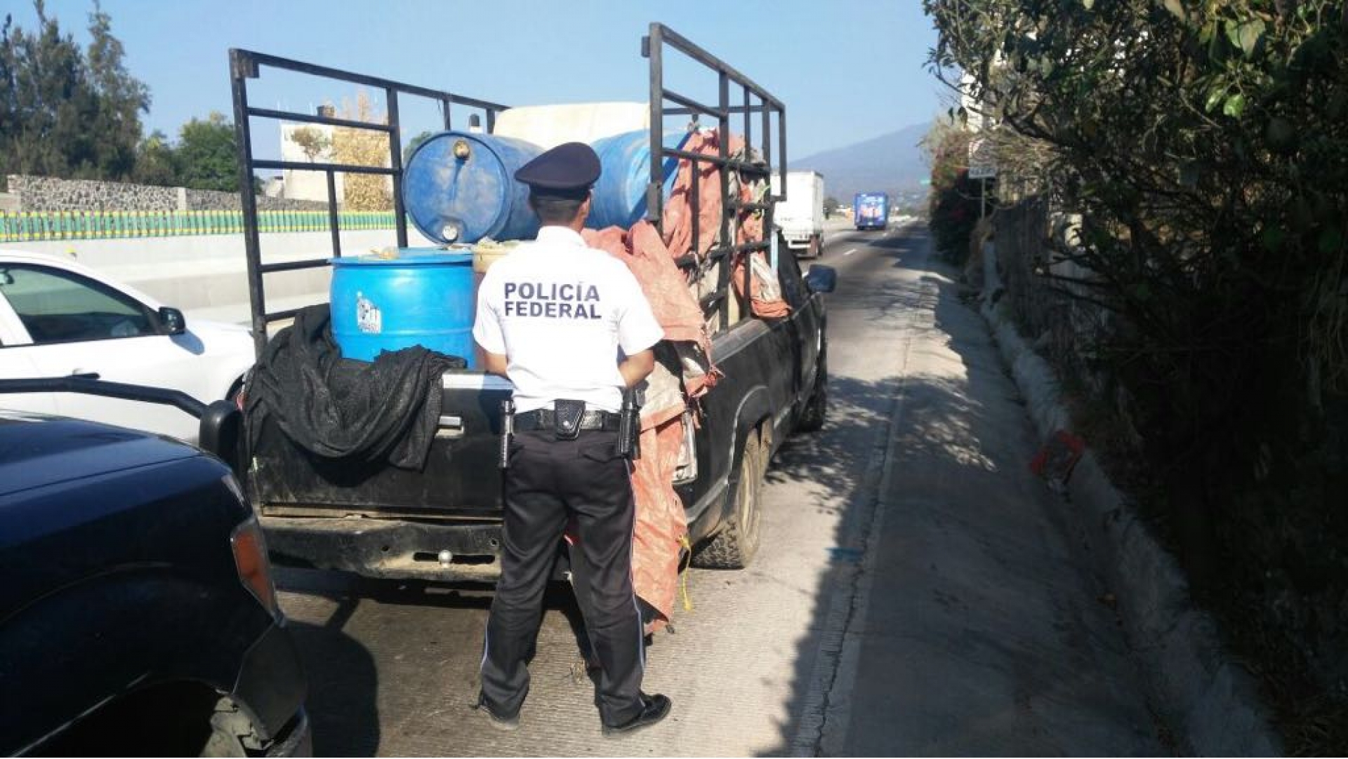 Detienen a supuesto huachicolero en el Paso Exprés