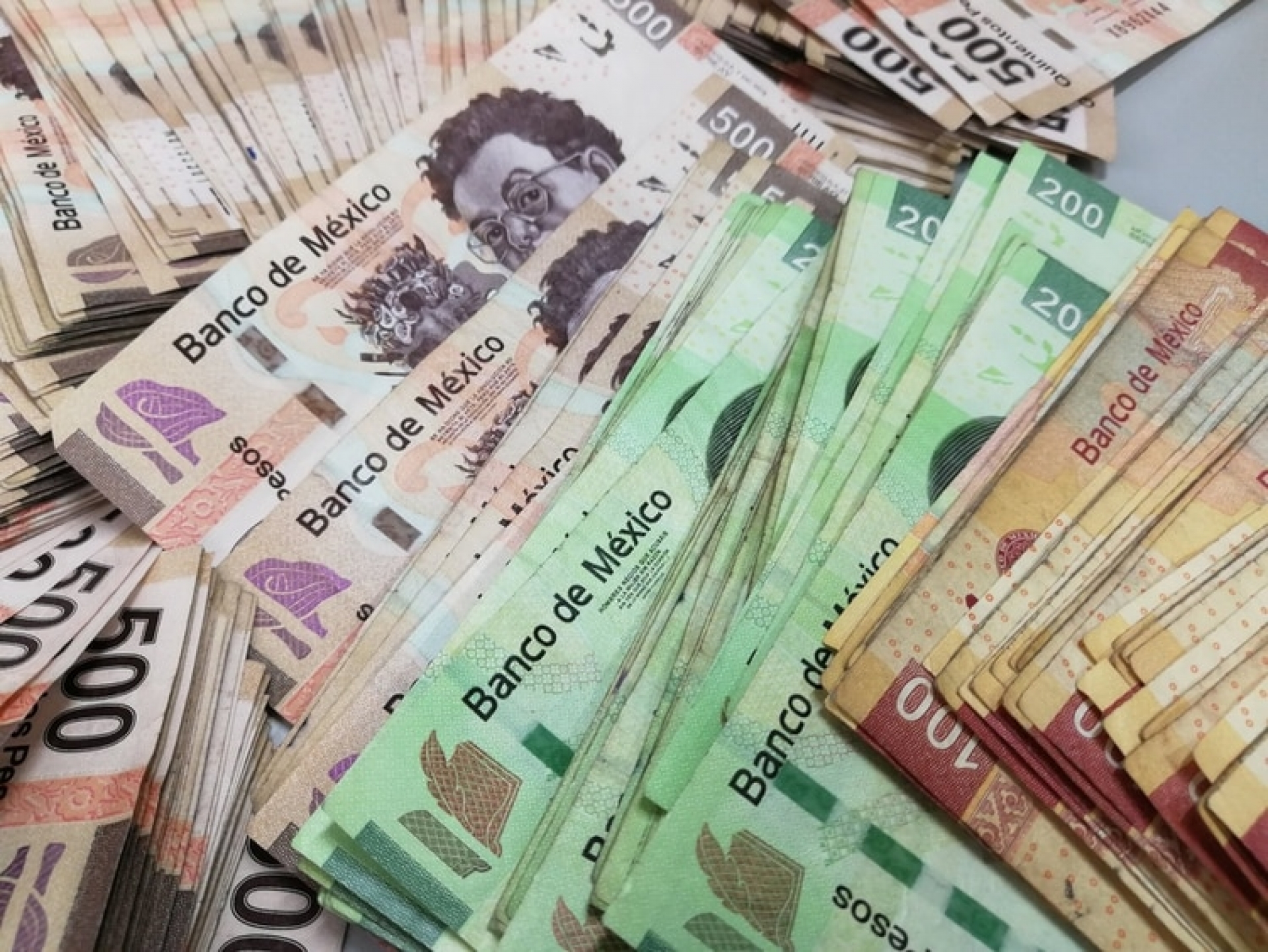 Aprueban diputados aumento a su aguinaldo del 50%