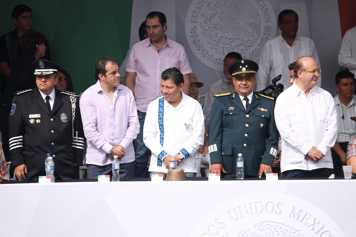 Poca asistencia en inusual recorrido de desfile