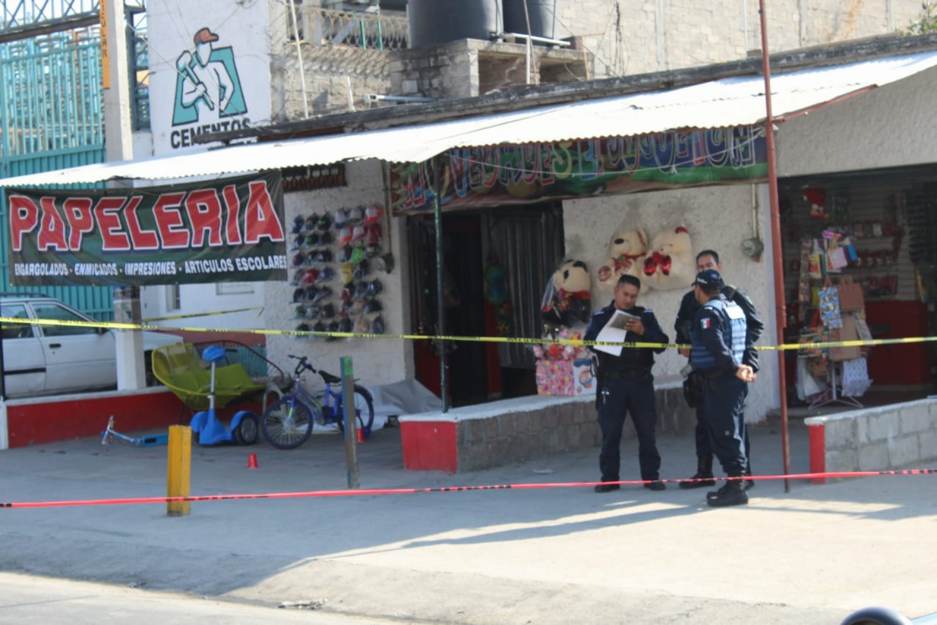 Asesinaron a tiros a un comerciante afuera de una papelería, en Yautepec