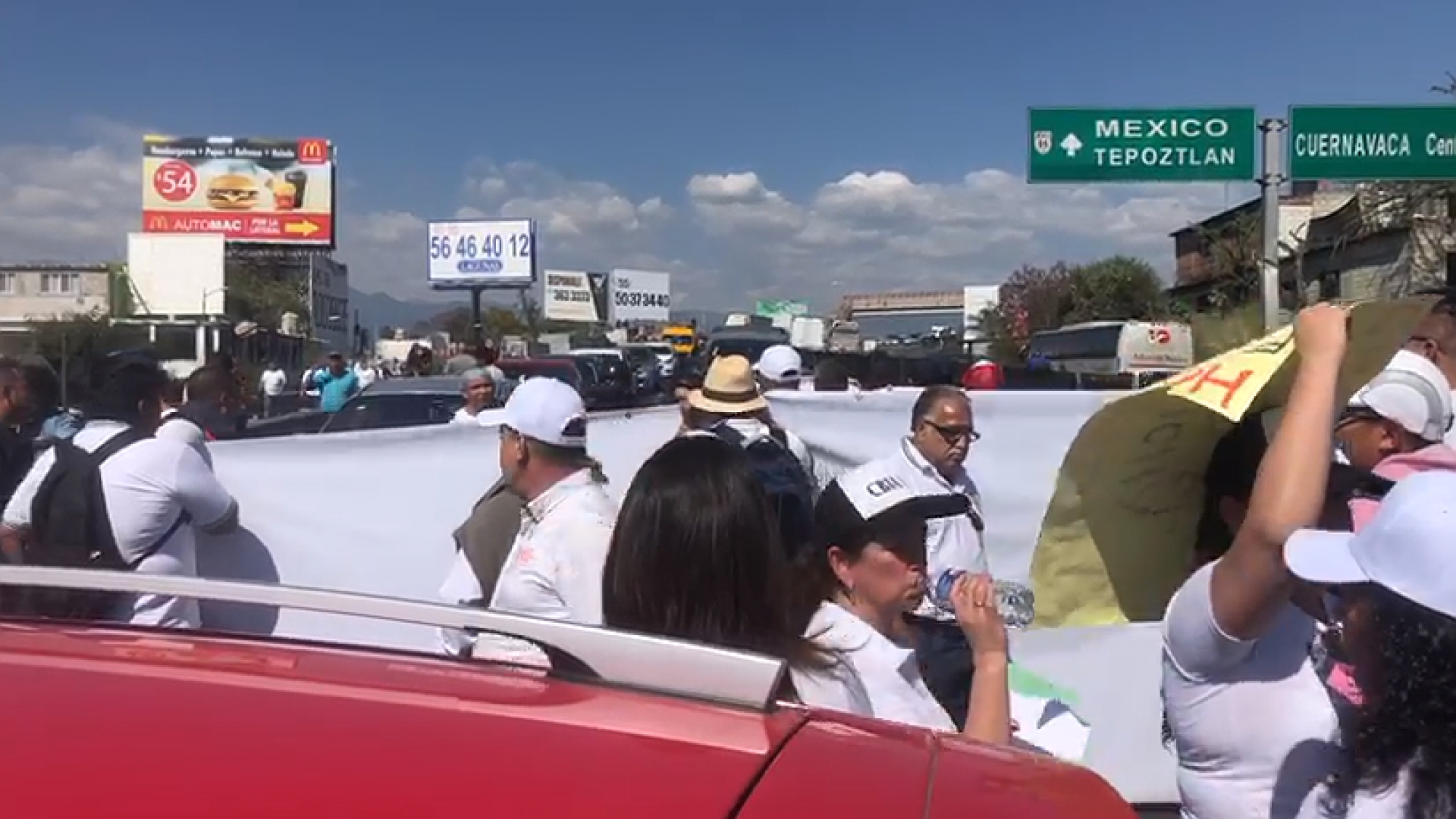 Retiran maestros homologados cierre en el libramiento Cuernavaca