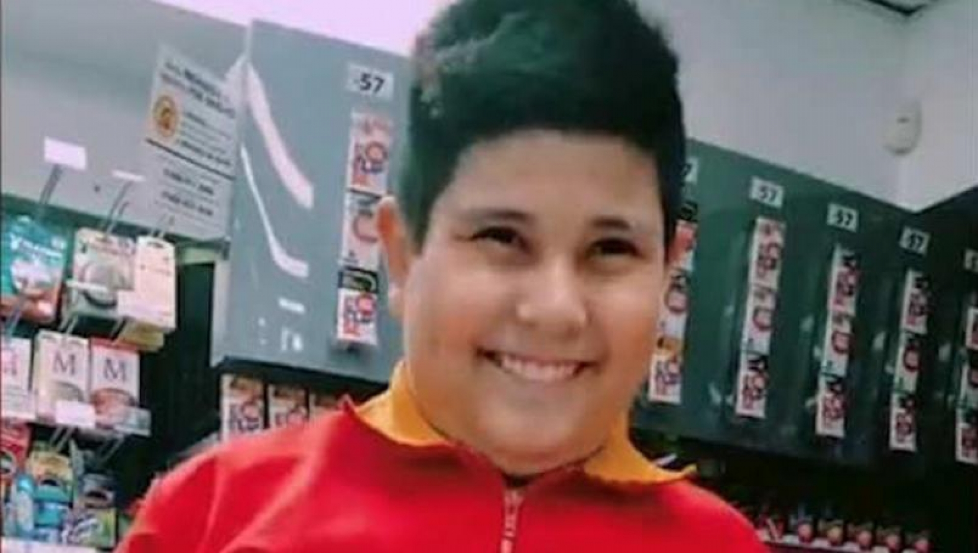 "Niño del Oxxo": Le compran condones y su reacción se hace viral