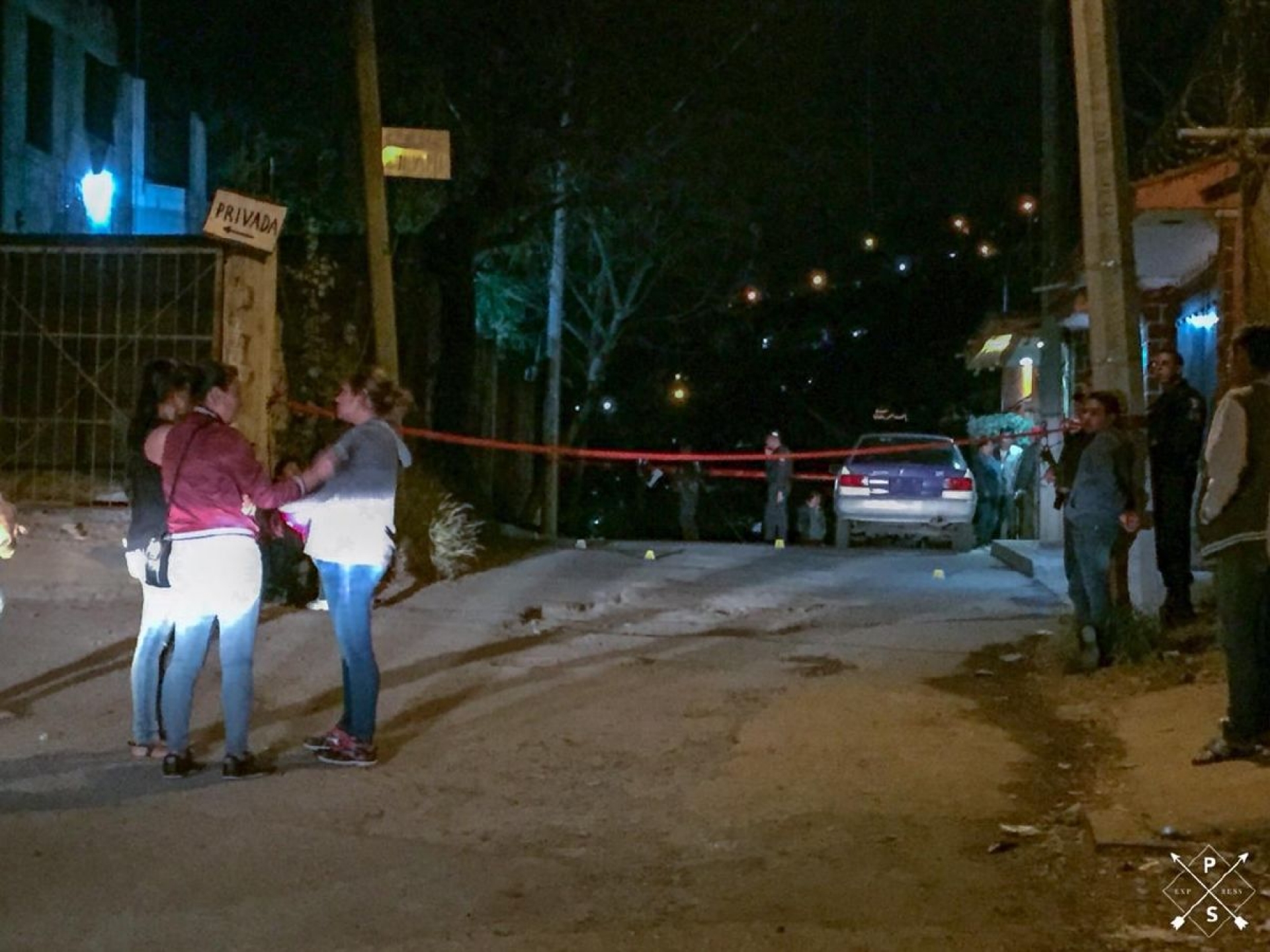 Acribillan a un taxista al salir de su casa