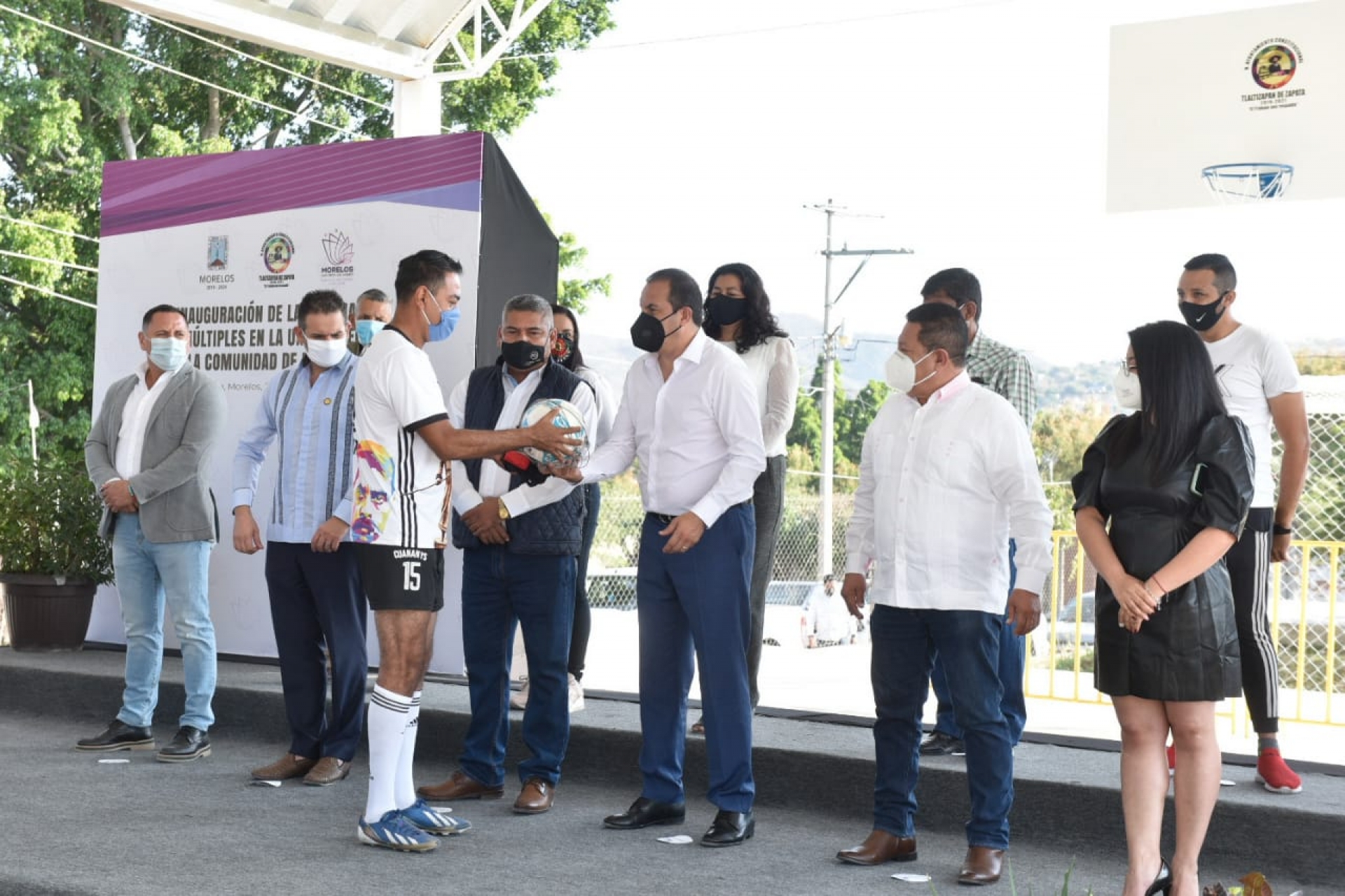Inaugura gobernador cancha de usos múltiples y unidad deportiva, en Tlaltizapán