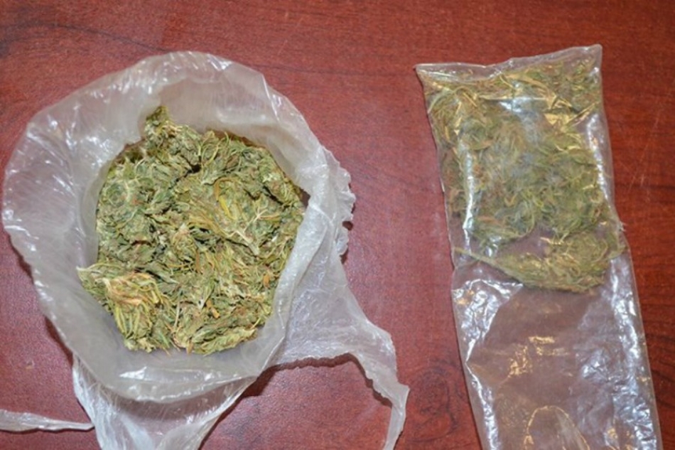 En casos distintos, detienen a cuatro jóvenes con marihuana