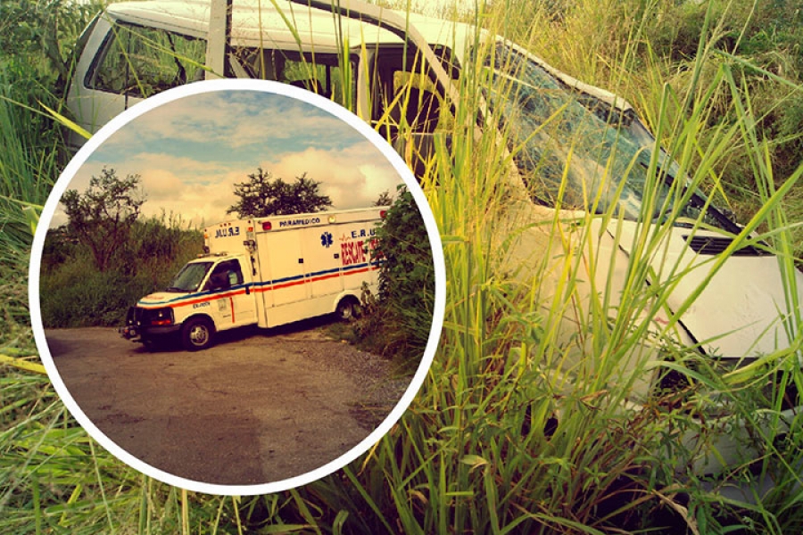 Terminó en un hospital tras volcar en su camioneta