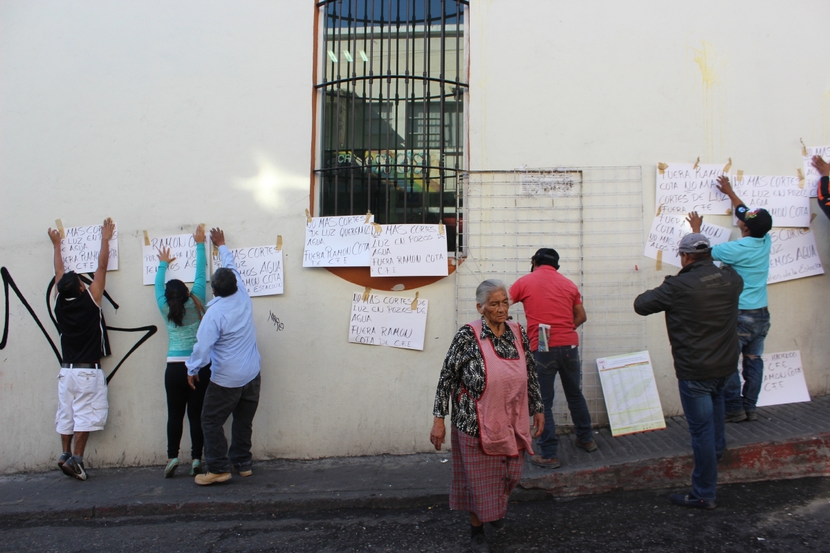 Vecinos de los Patios de la Estación reclaman a CFE por la falta de agua