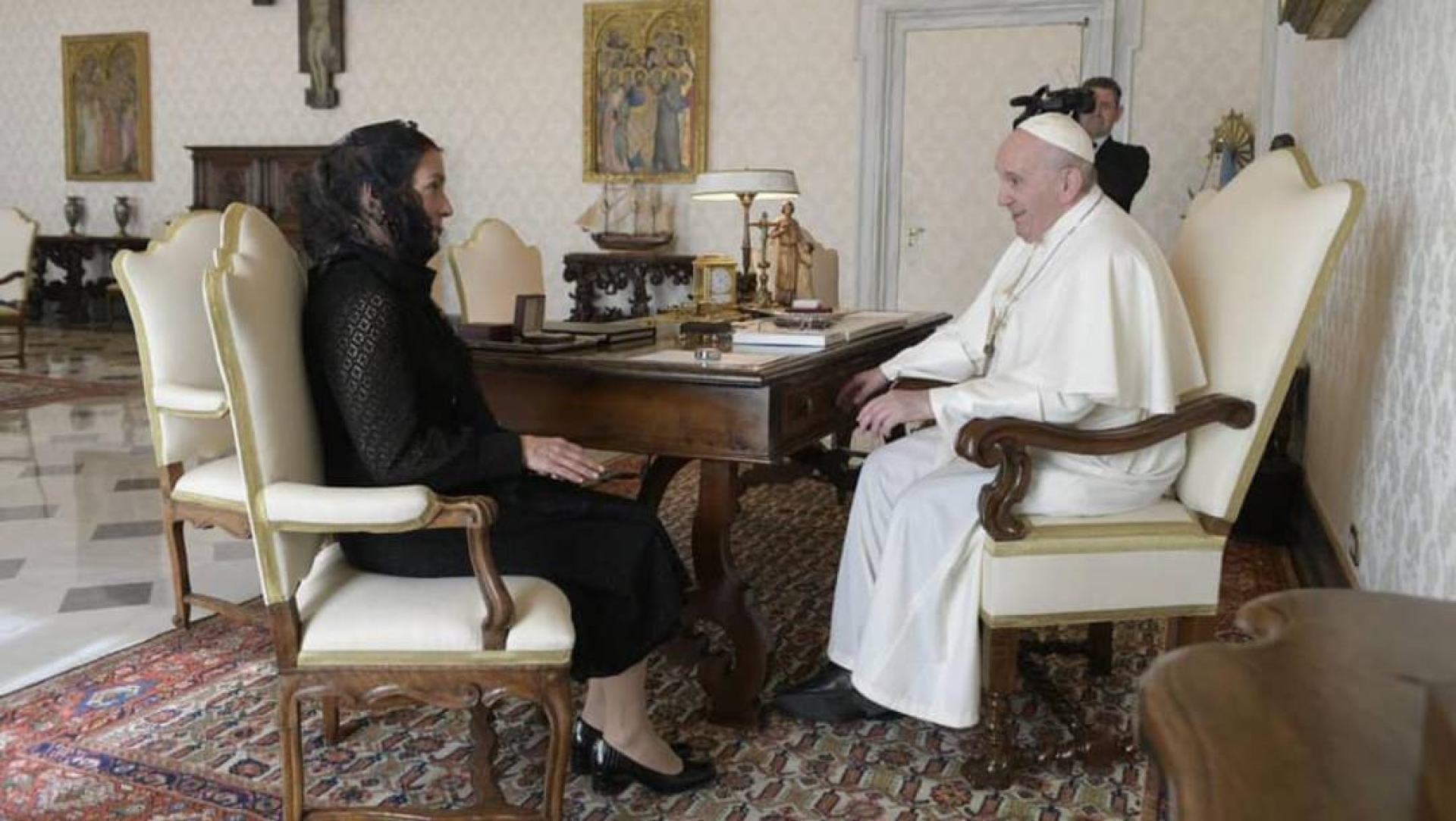 Beatriz Gutiérrez Müller se reúne con el Papa Francisco