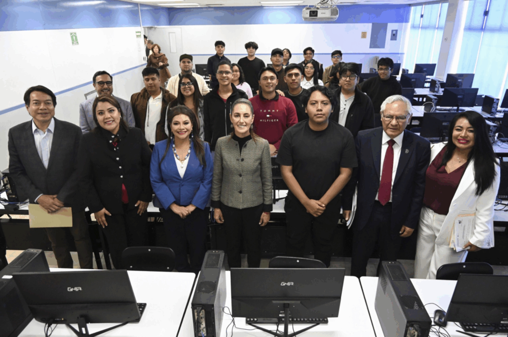 México inaugura la escuela pública de Inteligencia Artificial más grande del continente