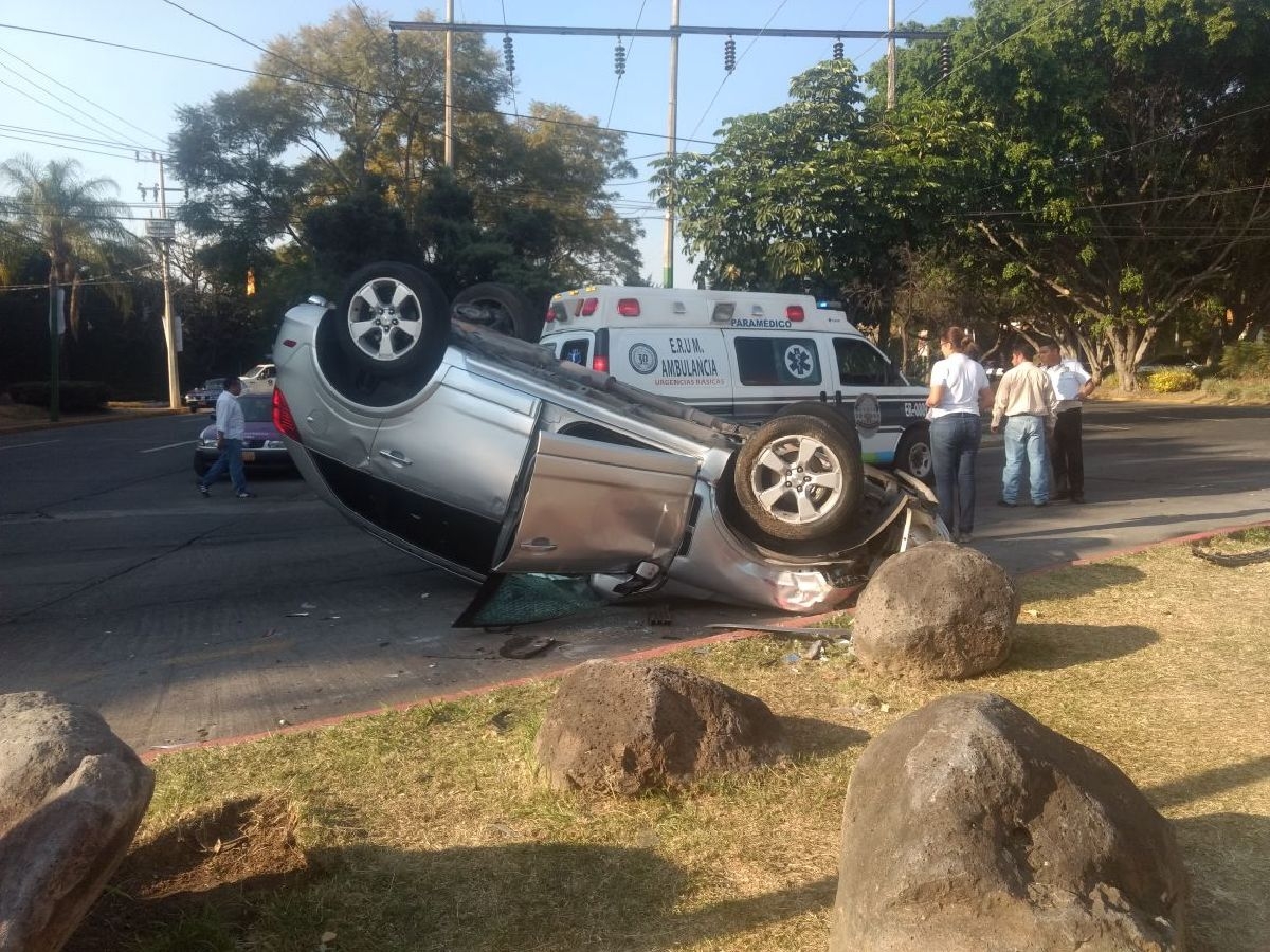 Dos mujeres resultaron heridas tras el choque entre tres vehículos