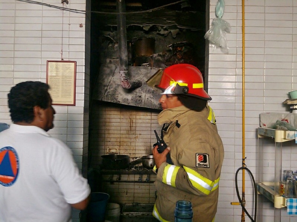Se registra incendio en un local del mercado ALM