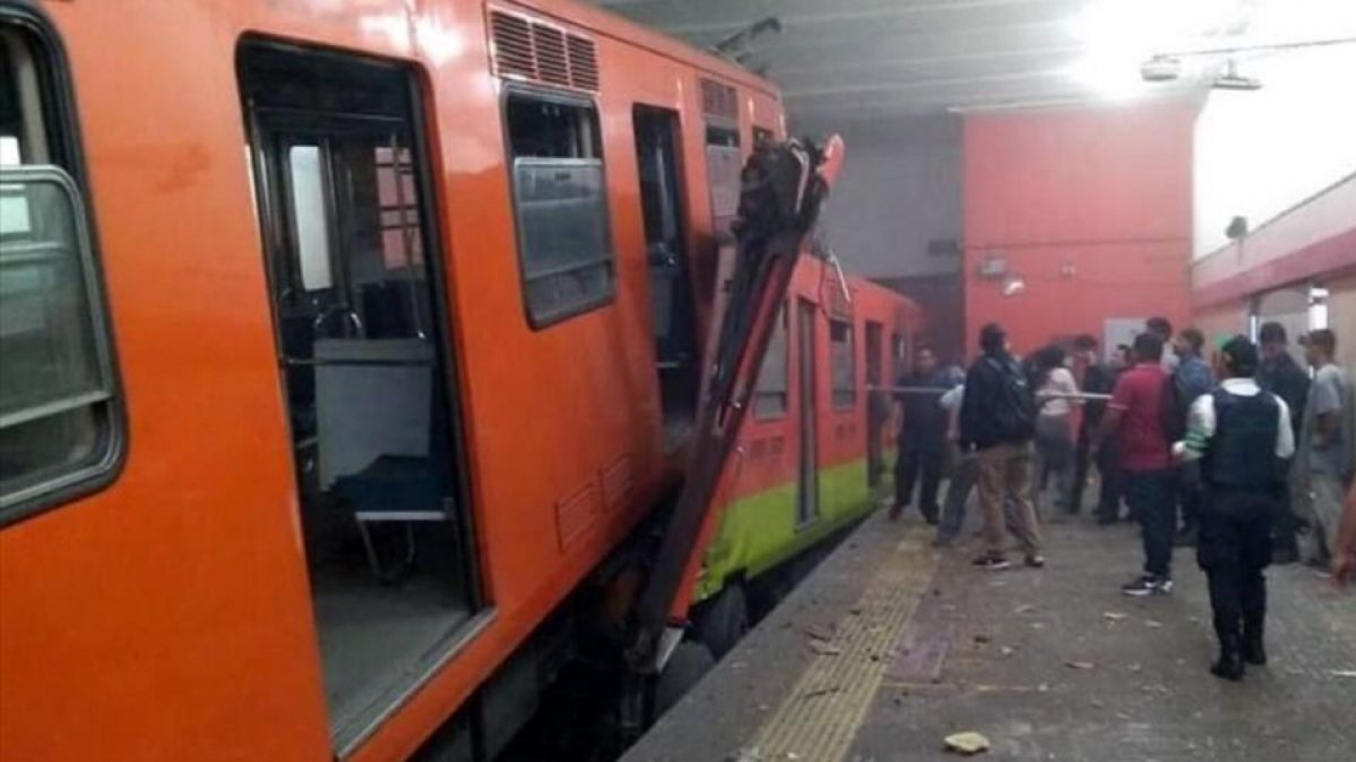 Tren accidentado en Tacubaya se quedó sin control de mandos y se deslizó hacia atrás: Sindicato del Metro