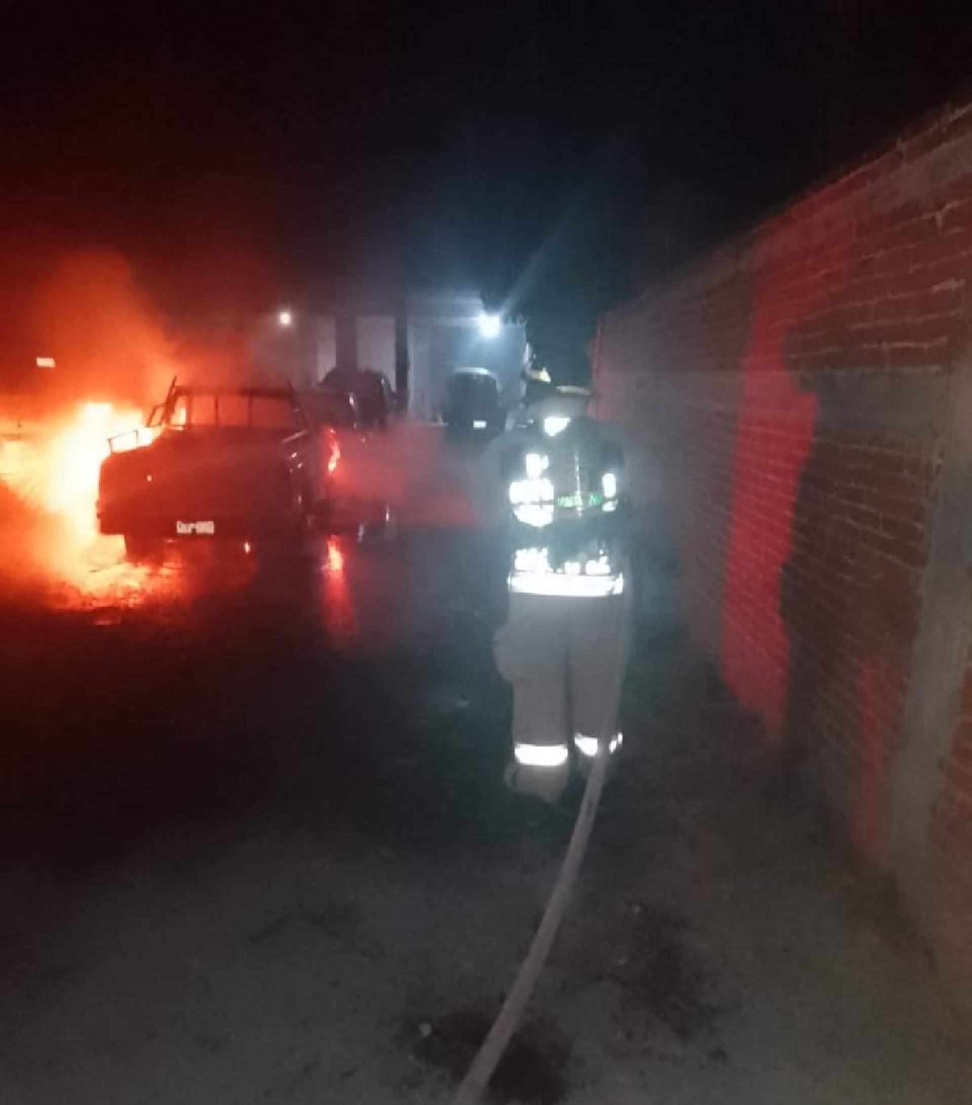 Incendian taller mecánico en Casasano