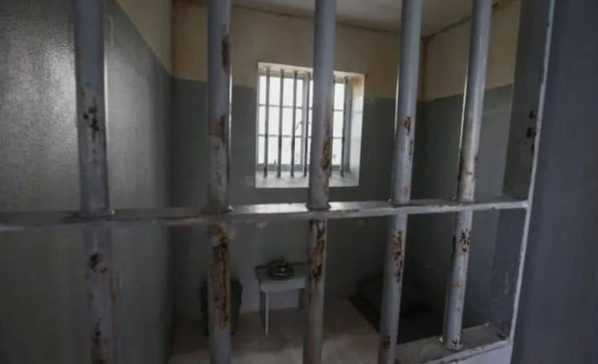 Encarcelan a niña de 14 años que rechazó casarse