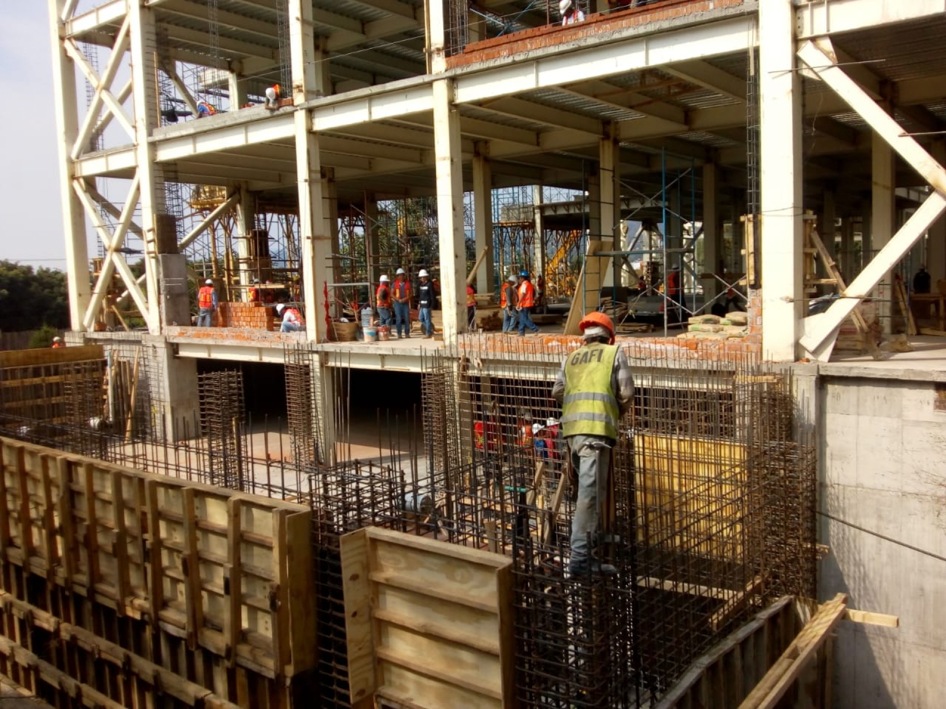 Realizan recorrido en obras de reconstrucción de edificios de la UAEM