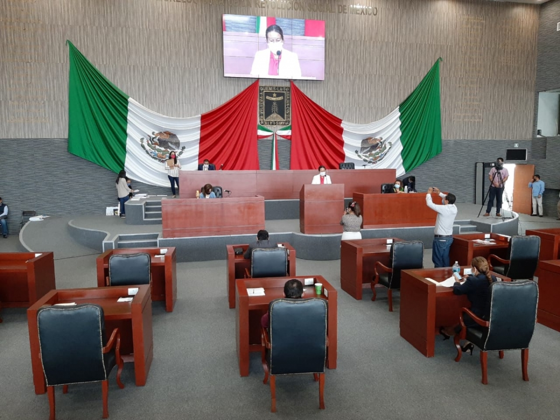 Autorizan al Ejecutivo solicitar adelanto de participaciones