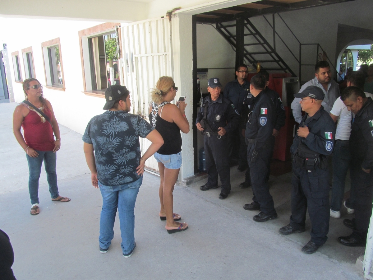 Encerrado a piedra y lodo, Cabildo de Zacatepec rechaza matrimonio igualitario
