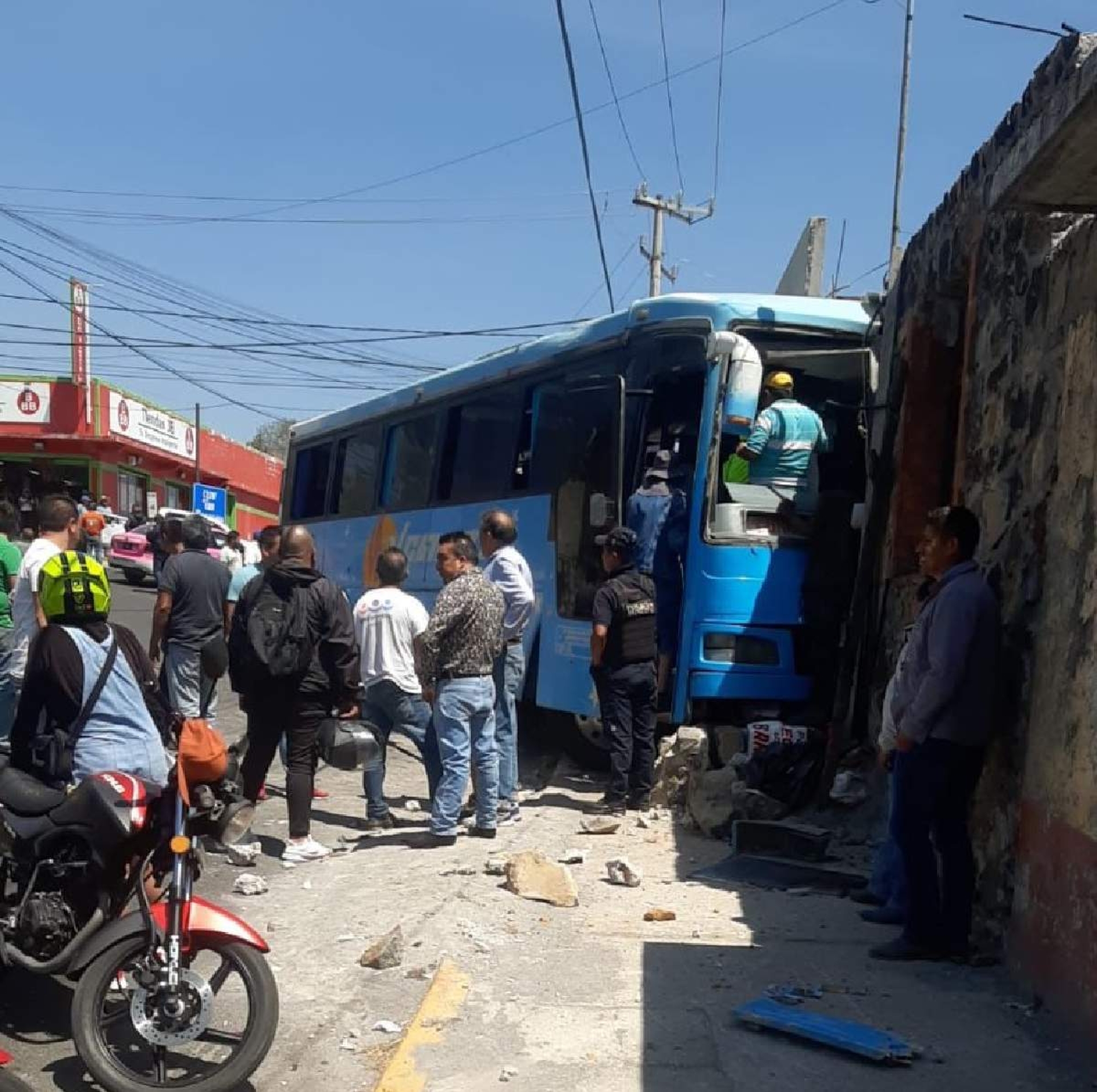 Choque en Huitzilac deja 15 heridos
